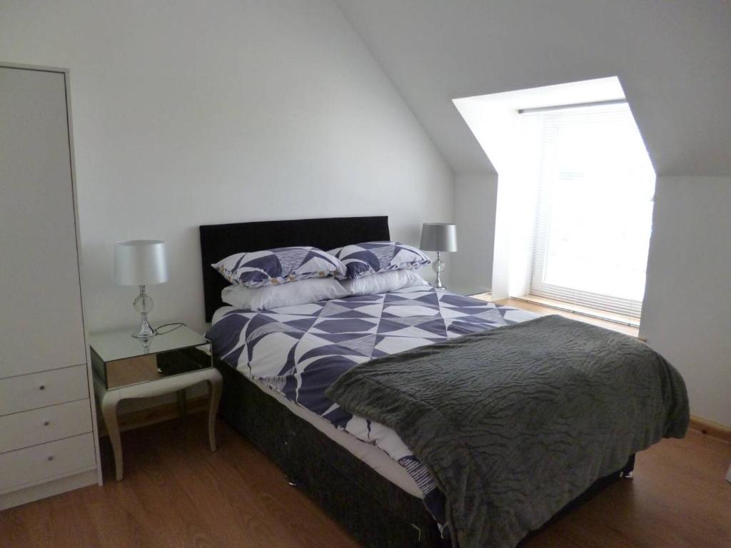 Millburn Apartments room 5