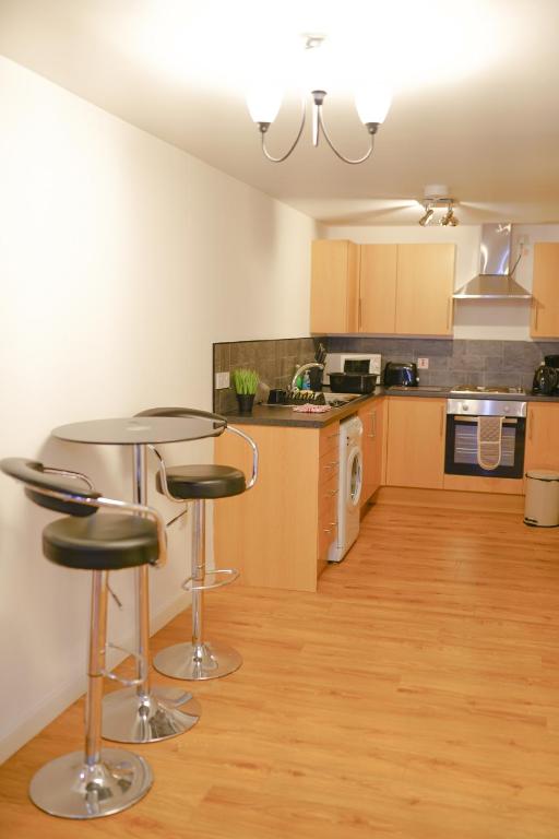 Millburn Apartments room 6